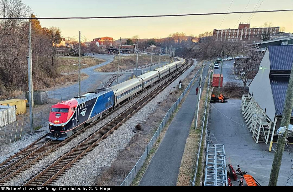 Phase VII  P42 takes train 66 away from Lynchburg 